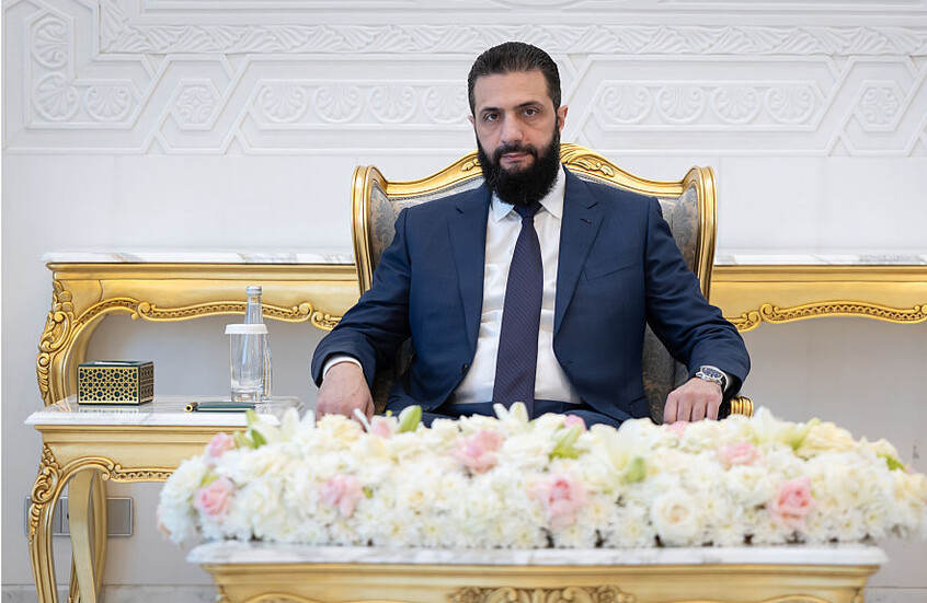سوريا.. الشرع يقدم التعازي بضحايا حادث طريق دمشق - ديرالزور