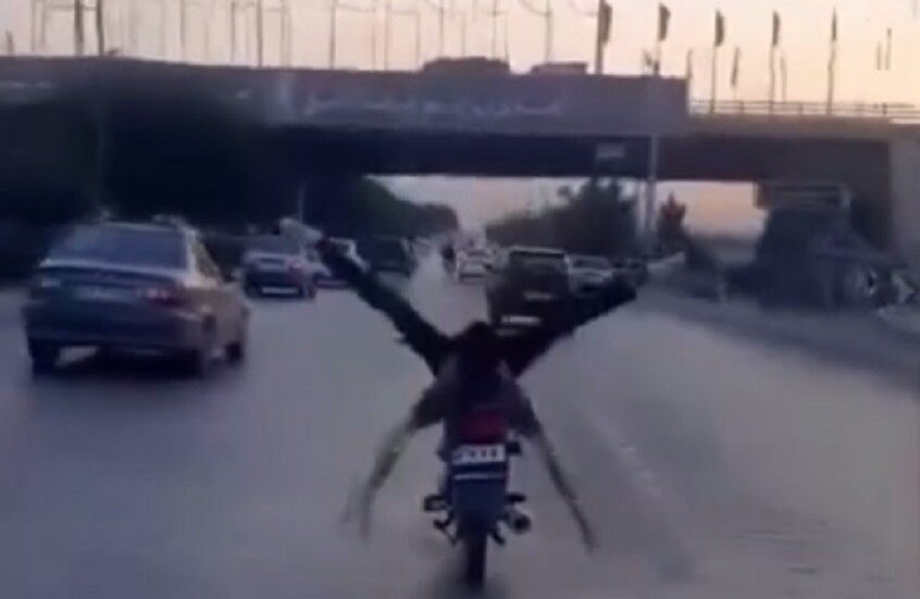 من دير الزور إلى "ترند" المخالفات.. السوريون يحاربون فوضى الطرق بهواتفهم (فيديو)