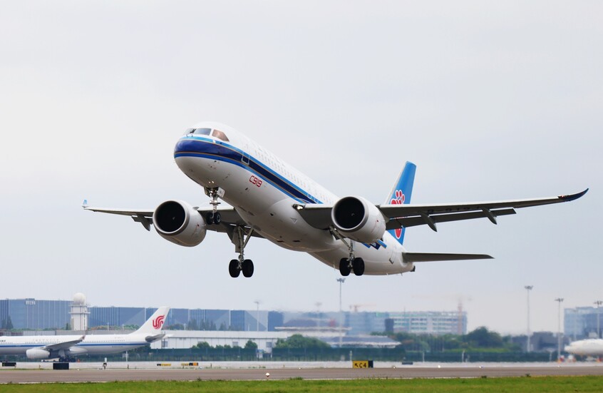 الصين تختبر نسخة مطوّرة من طائرة C919 المدنية