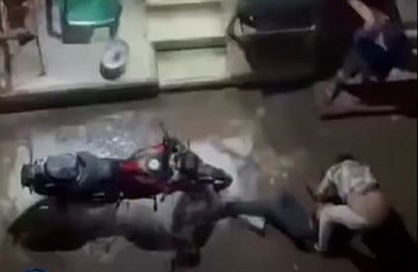 واقعة مروعة في مصر.. شاب يذبح آخر أمام المارة في الشارع