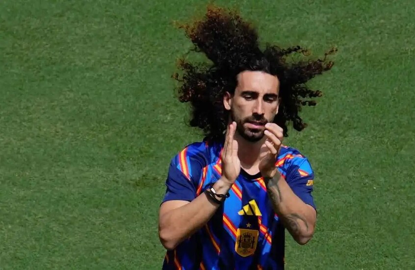 ليس الوشم فقط.. كوكوريلا يفي بوعده ويلفت الأنظار بتسريحة جديدة (فيديو)