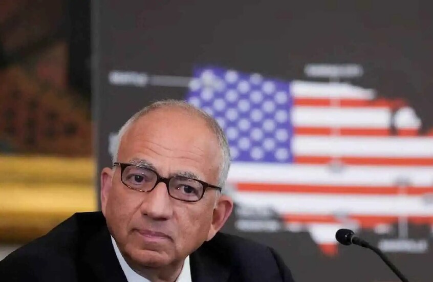 جياني إنفانتينو يتلقى ضربة من كبير مستشاريه