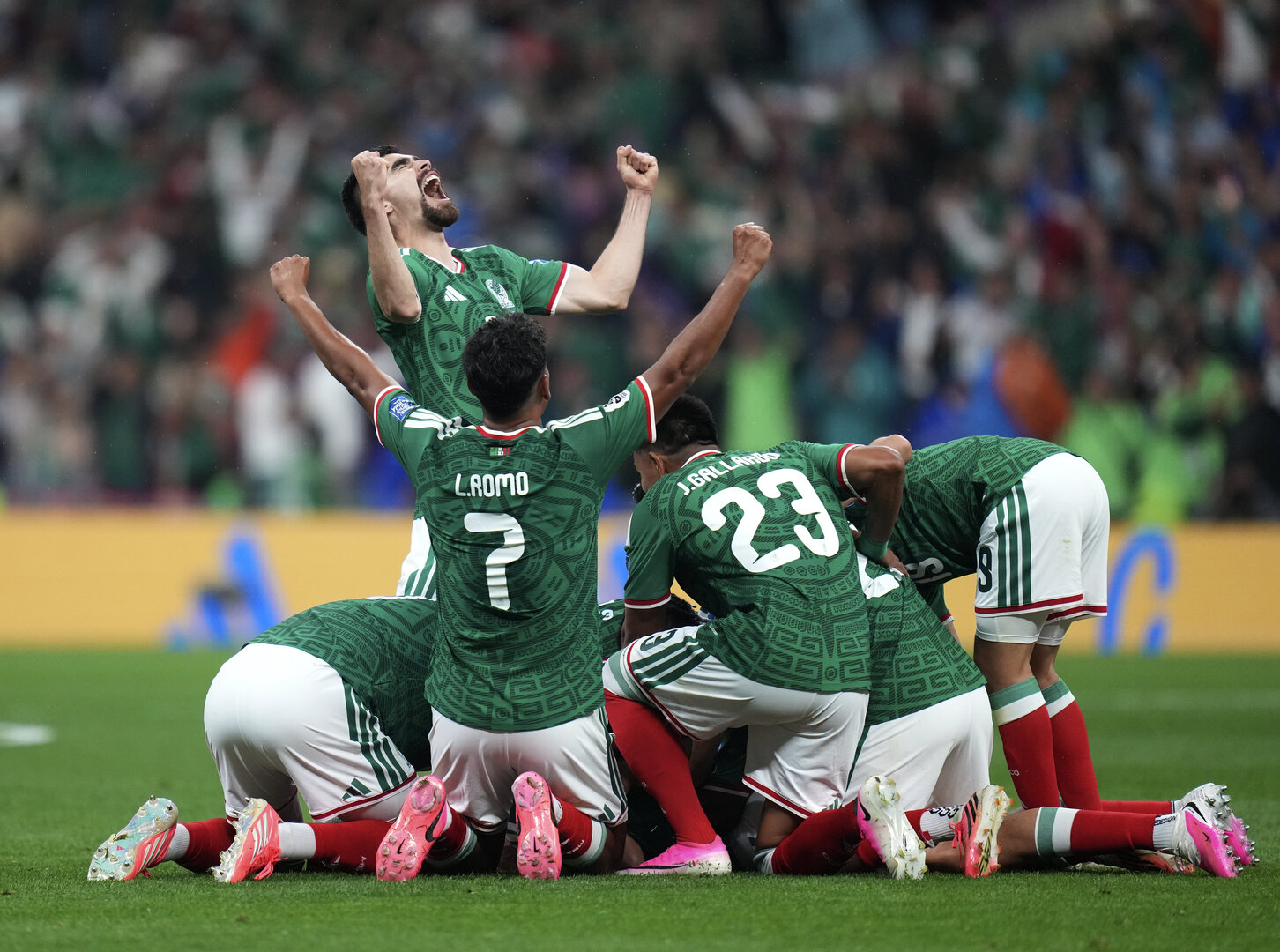 الإكوادور تودع.. والمكسيك تحجز بطاقة العبور إلى ثمن نهائي كأس العالم