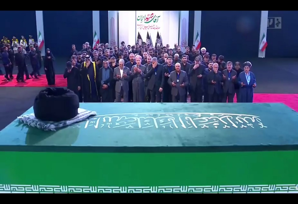 حضور عربي رسمي وشعبي في طهران لتشييع خامنئي (فيديوهات)