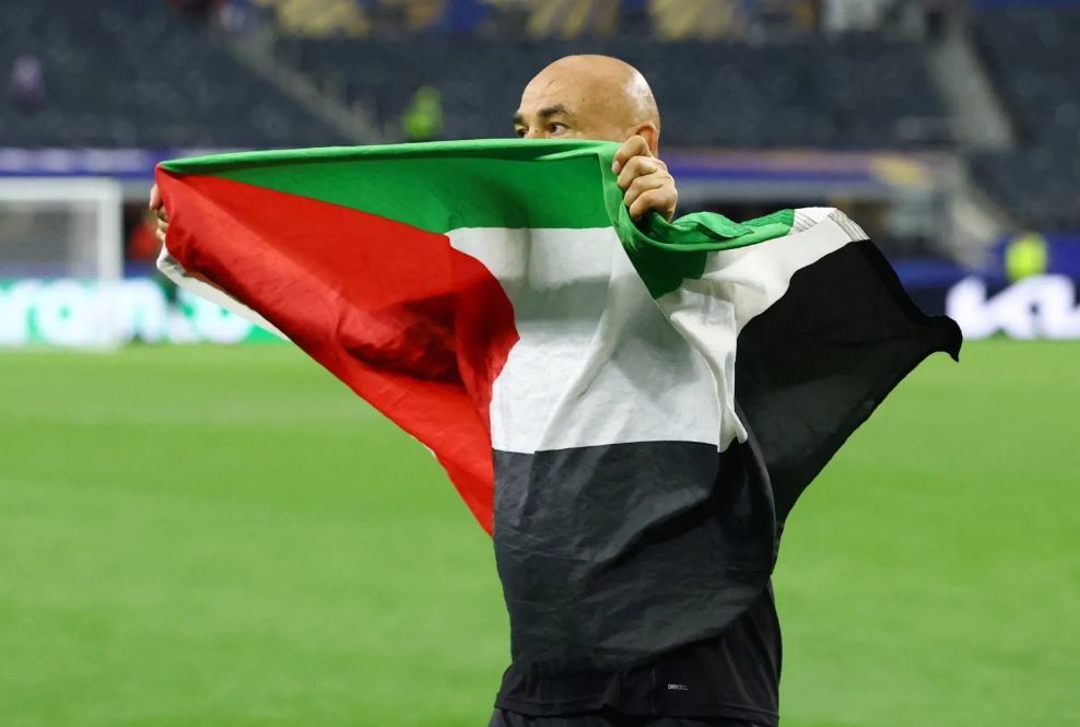 منتخب مصر يحسم الجدل حول واقعة حسام حسن و"العلم الفلسطيني"