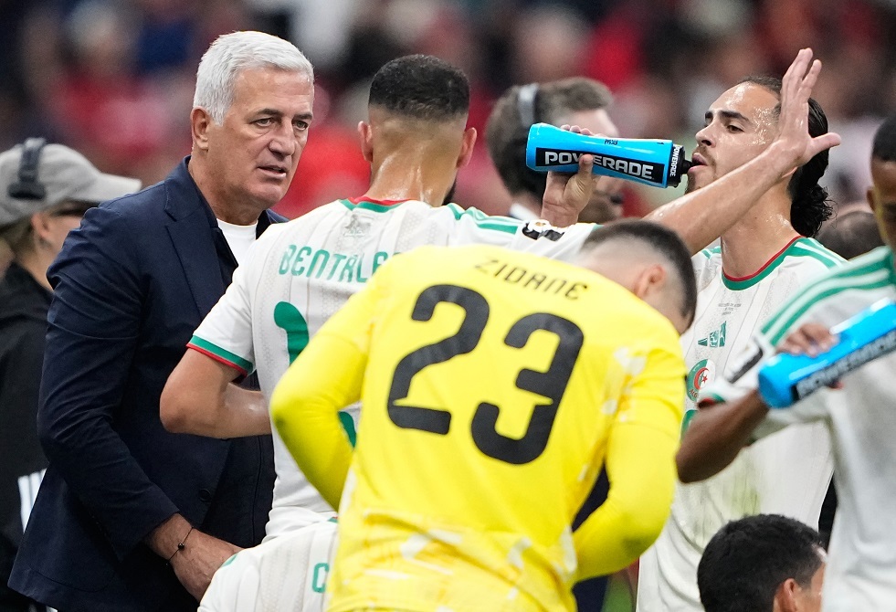 منتخب الجزائر يستقر على خليفة المدرب بيتكوفيتش