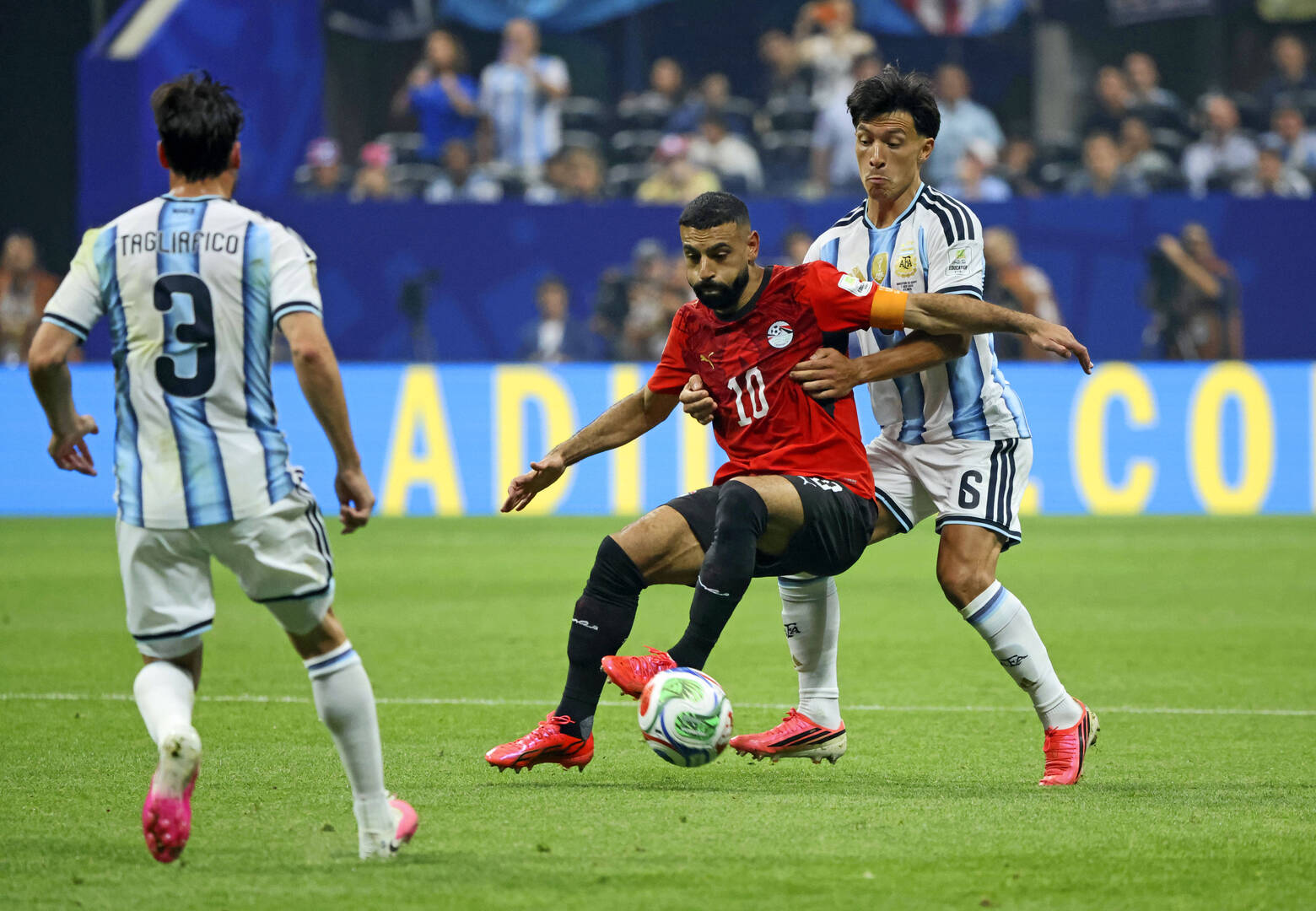 تعليق نجم روسي حول هدف مصر الملغى يعيد نشره علاء مبارك ونجيب ساويرس