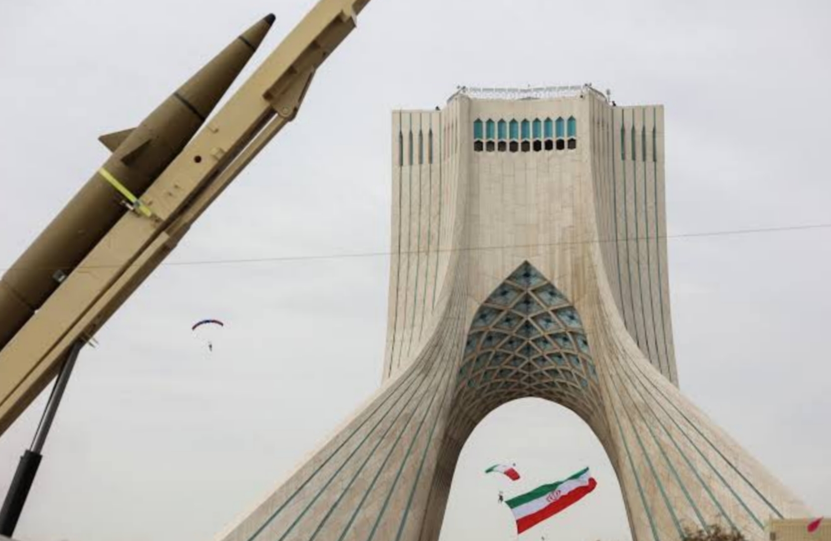 طهران تحمل واشنطن مسؤولية التصعيد وتتوعد بالرد