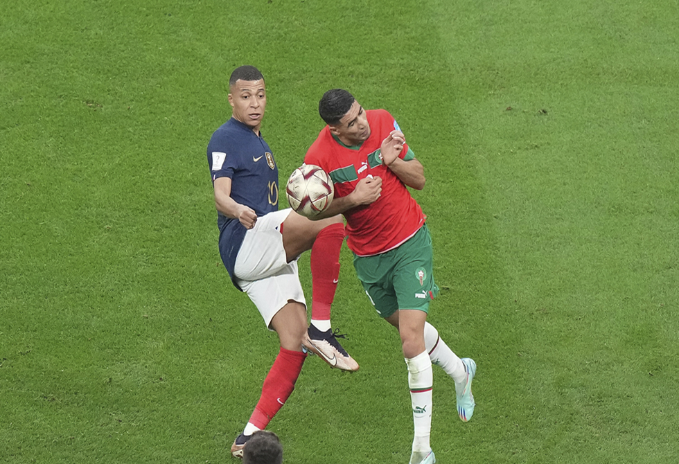 الذكاء الاصطناعي يتوقع  نتيجة وسيناريوهات مباراة المغرب وفرنسا