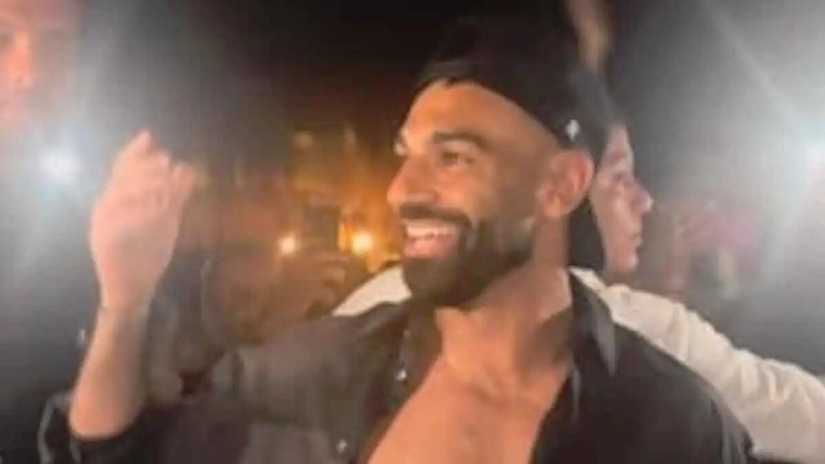 "بصورة مشروب".. محمد صلاح يثير الجدل باحتفال العلمين (فيديو)