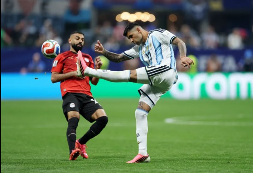 "المدرب سيقتلني!" .. نجم منتخب الأرجنتين يكشف مفاجأة عن هدفه في شباك مصر
