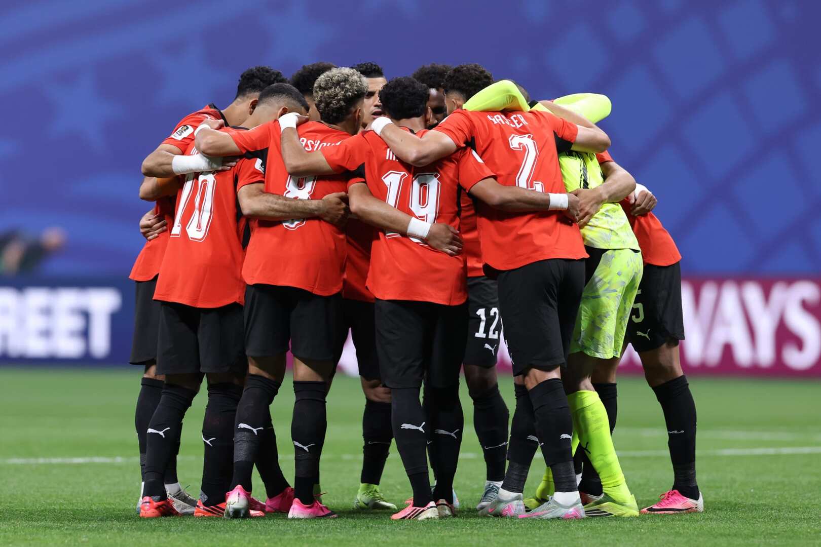 نجم منتخب مصر يستعد لمواجهة فريق إسرائيلي بعد انتقاله لأوروبا