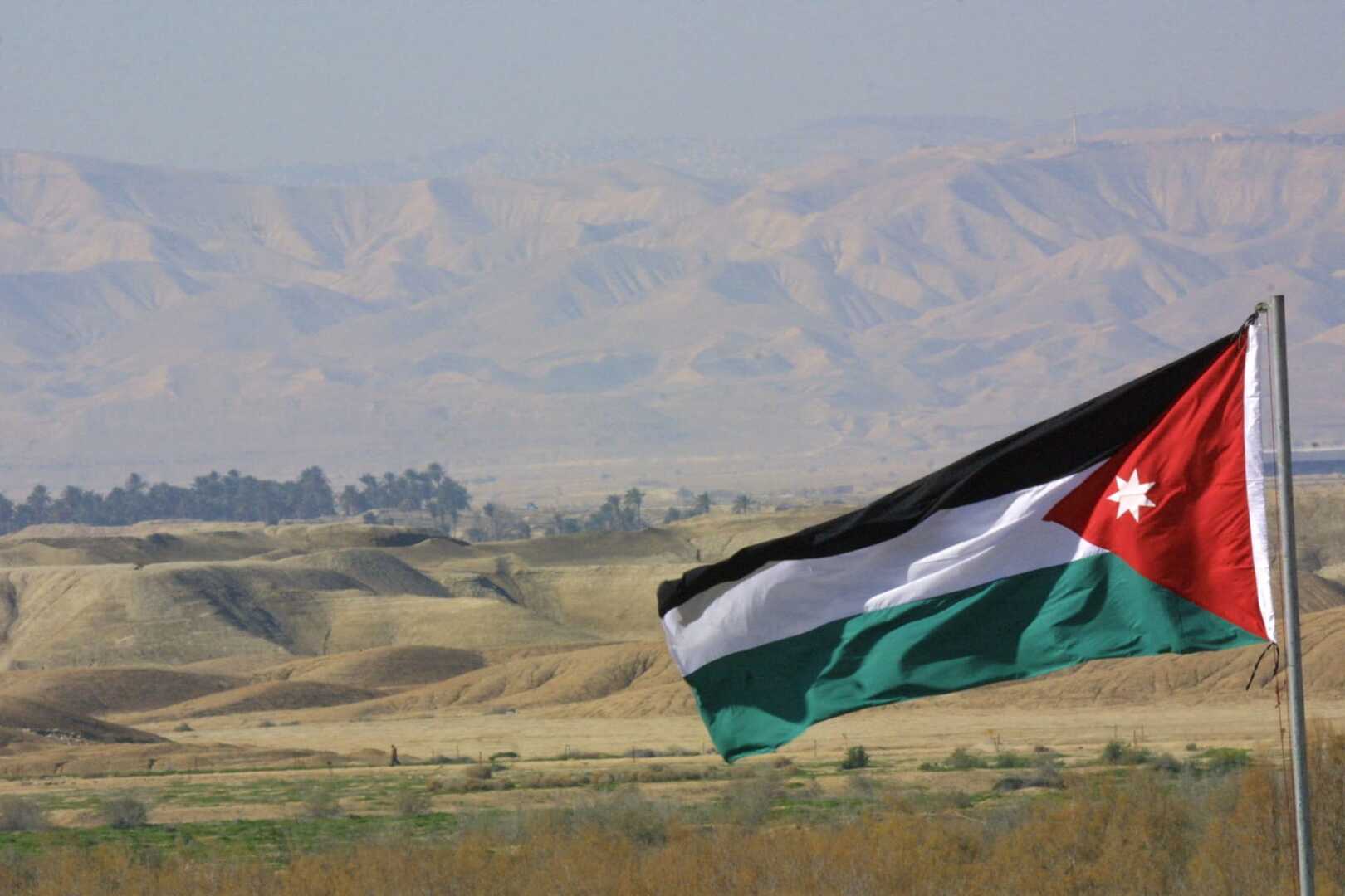 الأردن يعلن إسقاط 8 صواريخ إيرانية