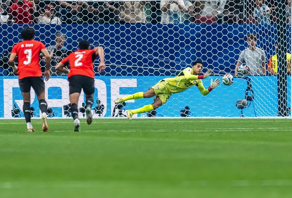 شرط واحد يجعل حارس منتخب مصر مصطفى شوبير أبرز المرشحين للانضمام لأستون فيلا