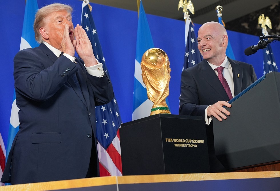 ترامب يتوقع بطل كأس العالم 2026.. يختار أفضل 3 لاعبين في التاريخ (فيديو)