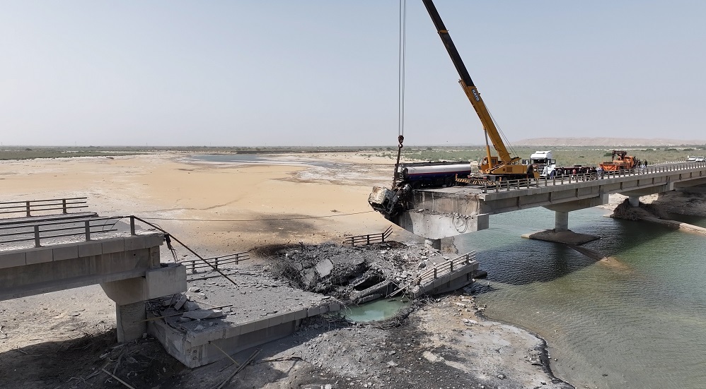 وسائل إعلام إيرانية: سماع دوي انفجارات في بندر ماهشهر وسيريك وانفجارين قرب بوشهر