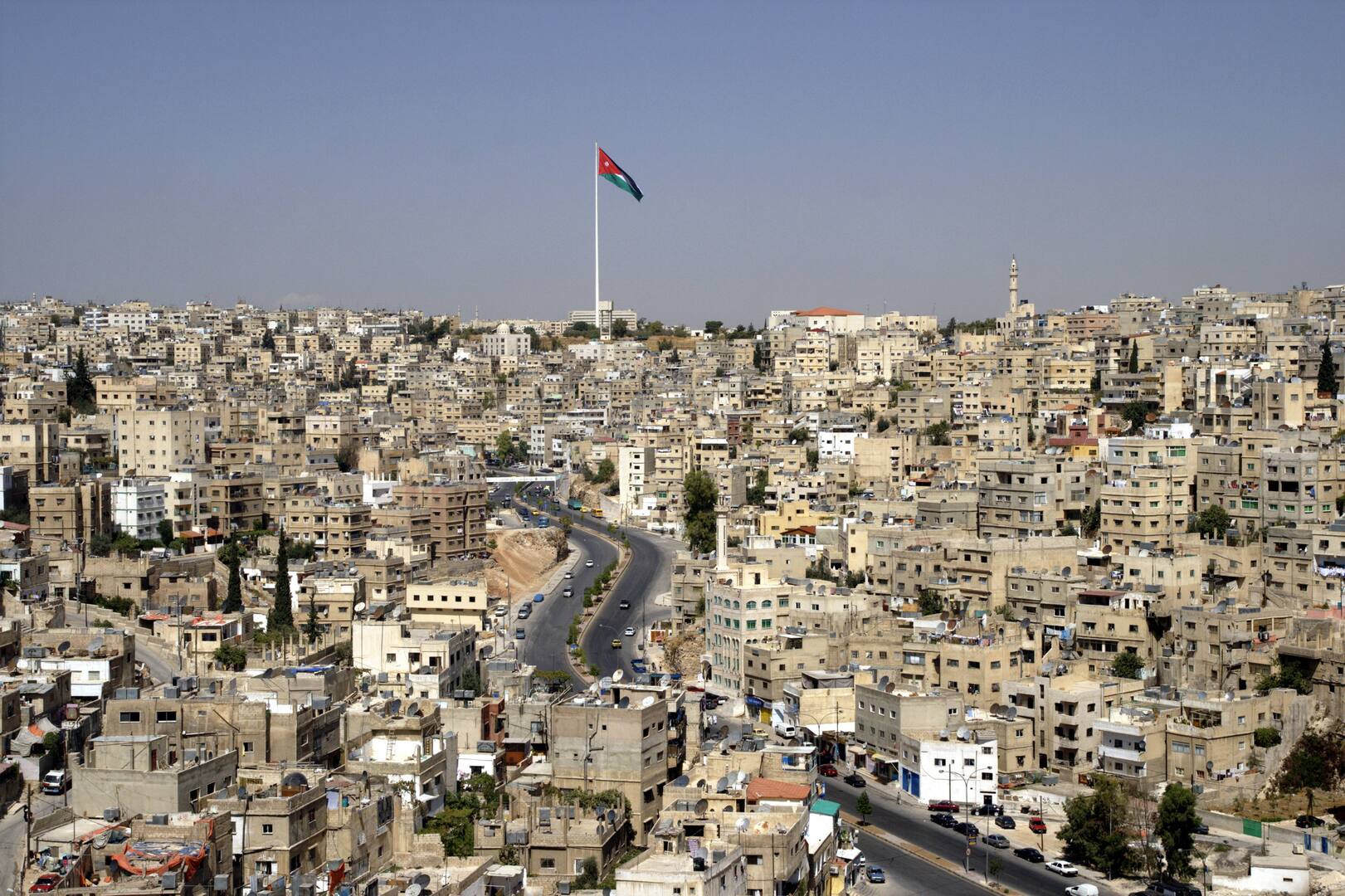 "هذا من حقنا".. الحرس الثوري الإيراني يعلن استهداف قواعد أمريكية في الأردن ويوجه رسالة للشعب الأردني