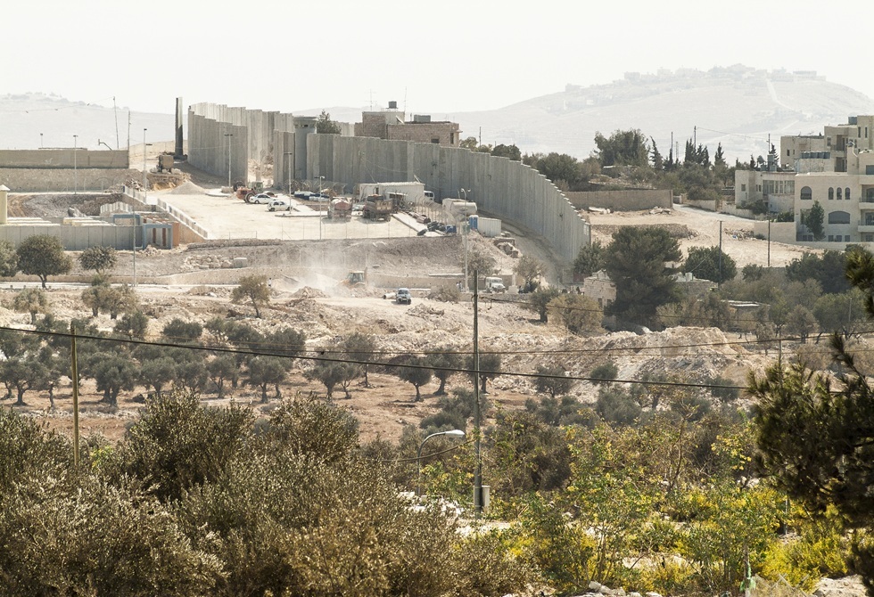 إصابه أربعه فلسطینیین برصاص الجیش الإسرائیلی خلال مواجهات عقب إحراق مستوطنین أراضی شرق نابلس