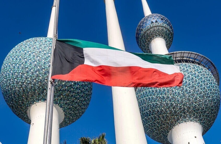 الدفاعات الجوية الكويتية تتصدى لهجمات إيرانية بالصواريخ والمسيرات