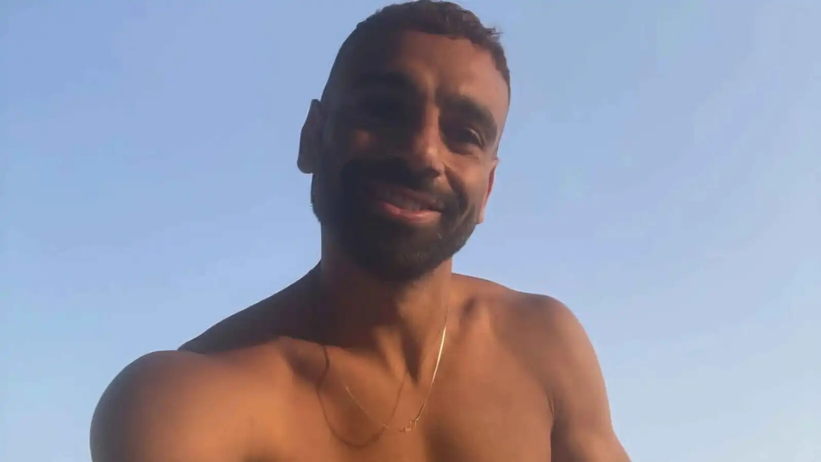 قبل تحديد وجهته المقبلة.. محمد صلاح يستعرض قوته البدنية (صور)