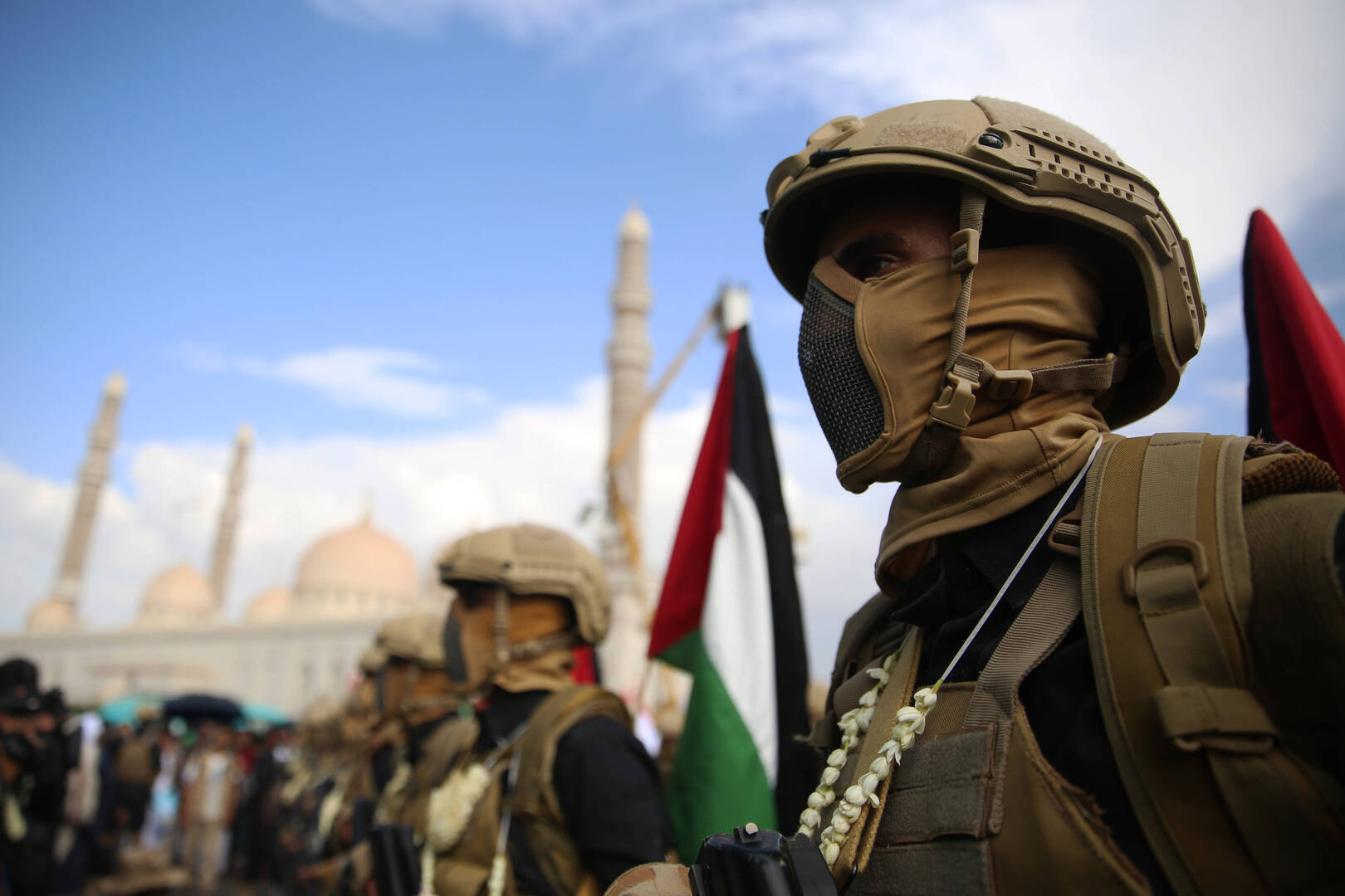 الحوثيون يعلنون استهداف نقاط إمداد ونقل النفط الخام من شرق السعودية إلى ينبع بطائرات مسيرة