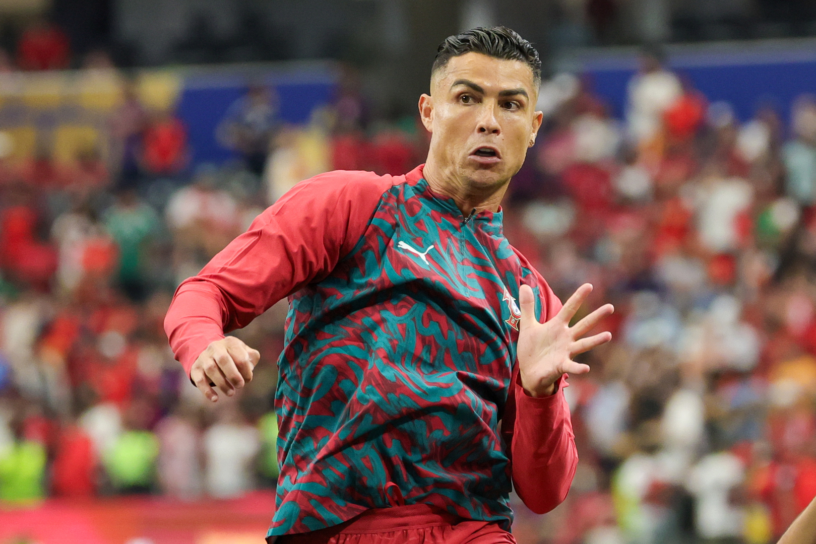 بعد الملاعب.. كريستيانو رونالدو يقتحم عالم الدراما التلفزيونية
