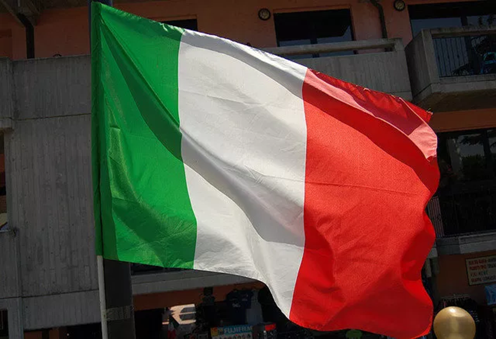 المافيا الإيطالية تلاحق مسيرات أوكرانية في السوق السوداء وزراخاروفا تعلق