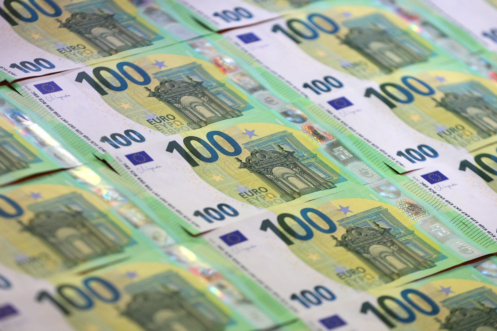 المفوضية الأوروبية تخصص 3.47 مليار يورو لأوكرانيا لشراء الأسلحة