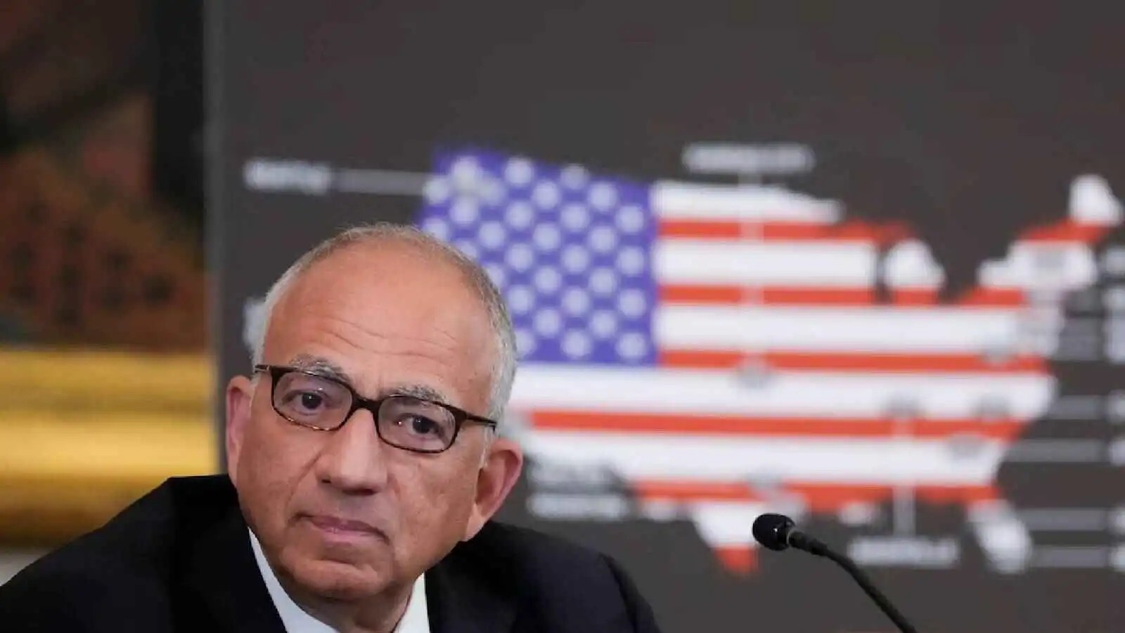جياني إنفانتينو يتلقى ضربة من كبير مستشاريه