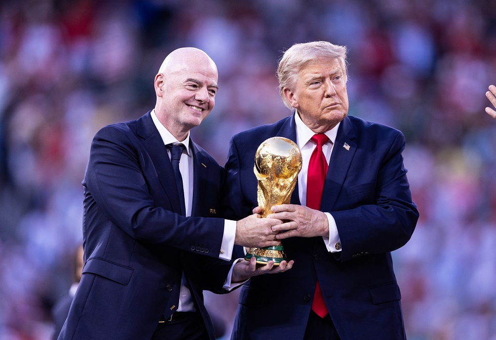 ترامب يعلق على مقترح إنفانتينو "لبيع" كأس العالم لشركة أسسها شقيق صهر الرئيس الأمريكي