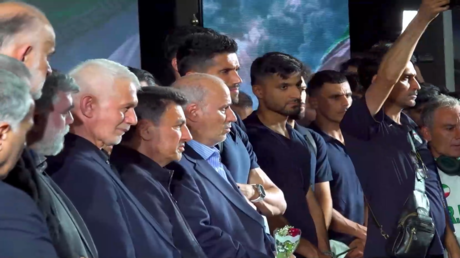 استقبال حافل للاعبي المنتخب الإيراني في مطار طهران بعد عودتهم من كأس العالم