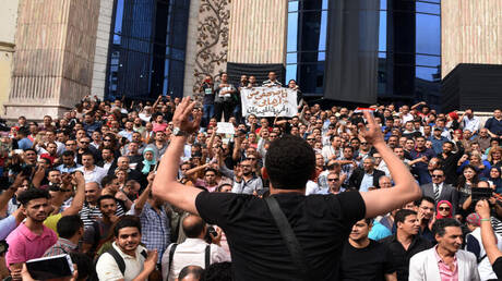 وزير مصري يحذر من فتنة داخلية ويدعو إلى إخمادها فورا