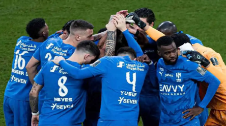 مهاجم الهلال السعودي يراقب تحركات برشلونة لضمه بديلا لجوليان ألفاريز