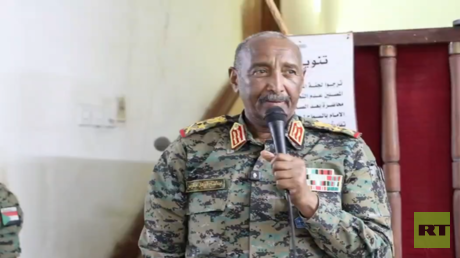 السودان.. البرهان يتعهد بطرد 