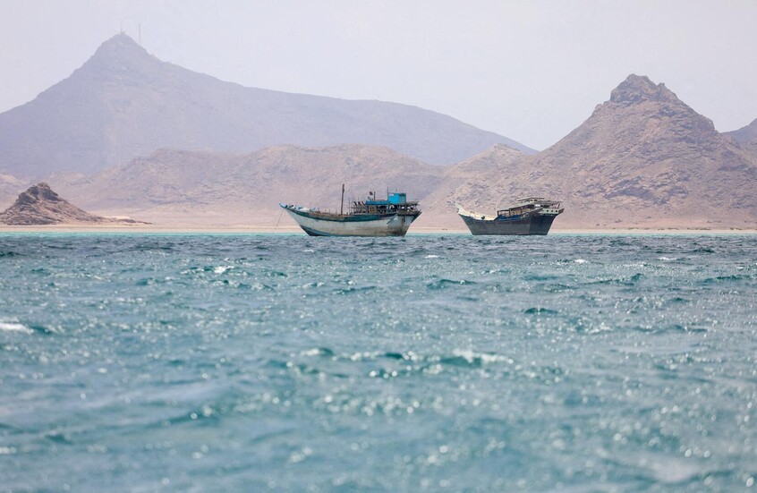 الحوثيون ينفون نيتهم فرض رسوم على عبور مضيق باب المندب