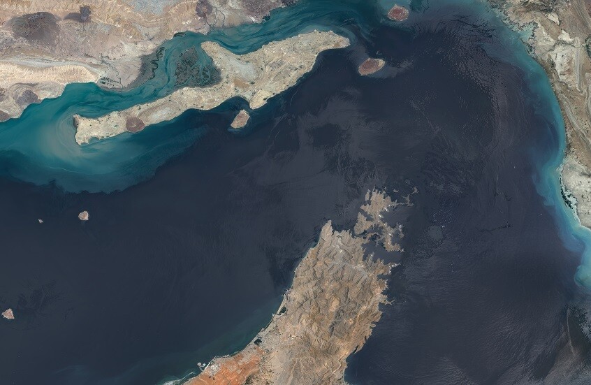 هيئة بريطانية: انفجار قرب ناقلة نفط في بحر عمان دون وقوع إصابات