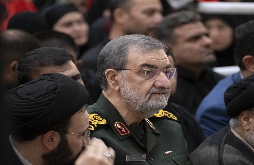 مستشار المرشد الإيراني: استمرار الحصار البحري سيعرض السفن الأمريكية لمخاطر جسيمة