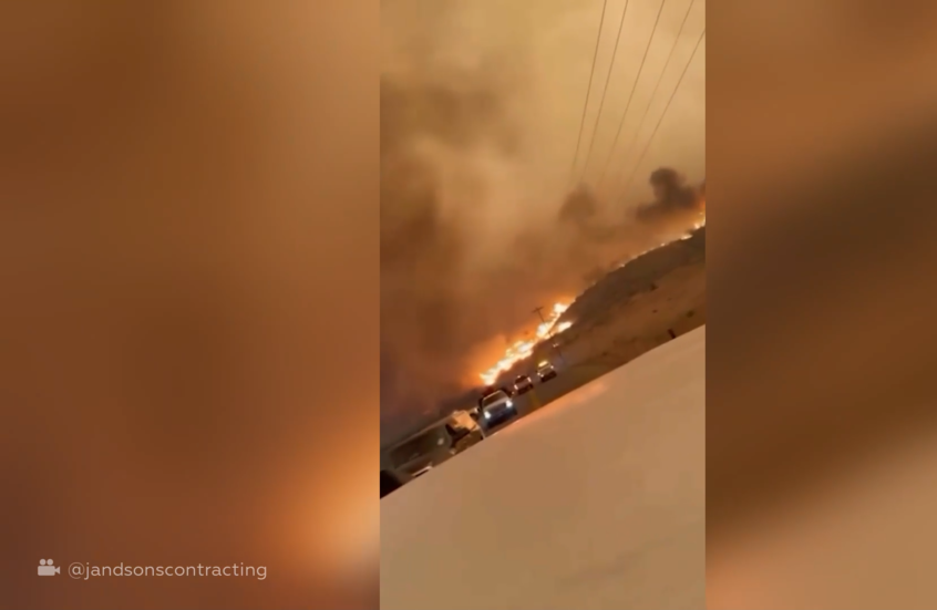 رصد سماء حمراء في ولاية واشنطن مع استمرار حرائق غابات خلفت 700 مبنى في الرماد