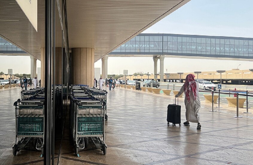 الحوثيون يعلنون عن إصابة "هدف حساس" في مطار نجران بالسعودية