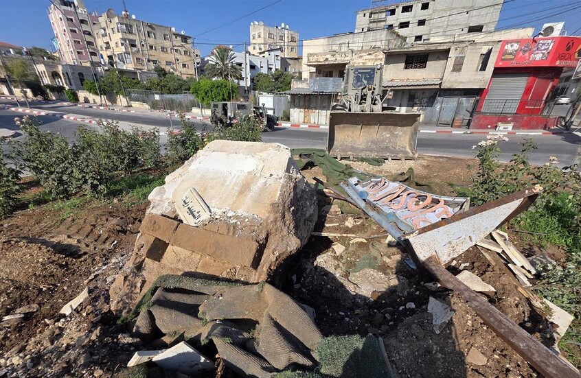 الجيش الإسرائيلي يهدم نصبا تذكارية في طولكرم: لن نسمح بتمجيد المخربين