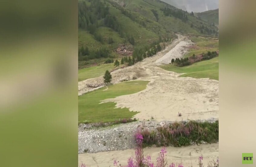 جبال الألب.. سيول طينية تجتاح أحد المنتجعات في إيطاليا