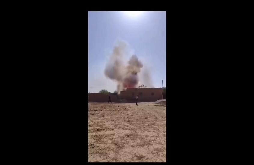 سوريا.. إحراق منزل في ريف الحسكة على خلفية اتهامات بتسليم تقارير أمنية سابقة (فيديو)
