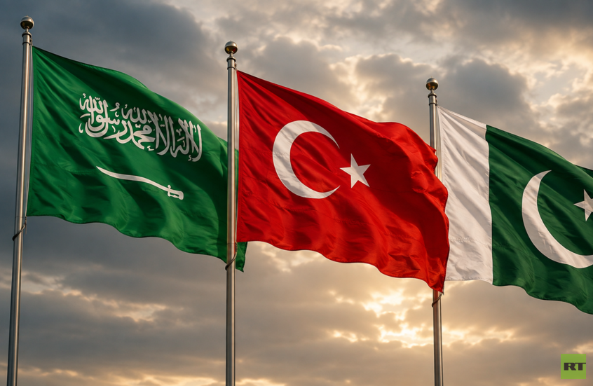 "رويترز" عن مصدرين إقليميين: تركيا والسعودية وباكستان ستوقع اتفاقية دفاع مشترك