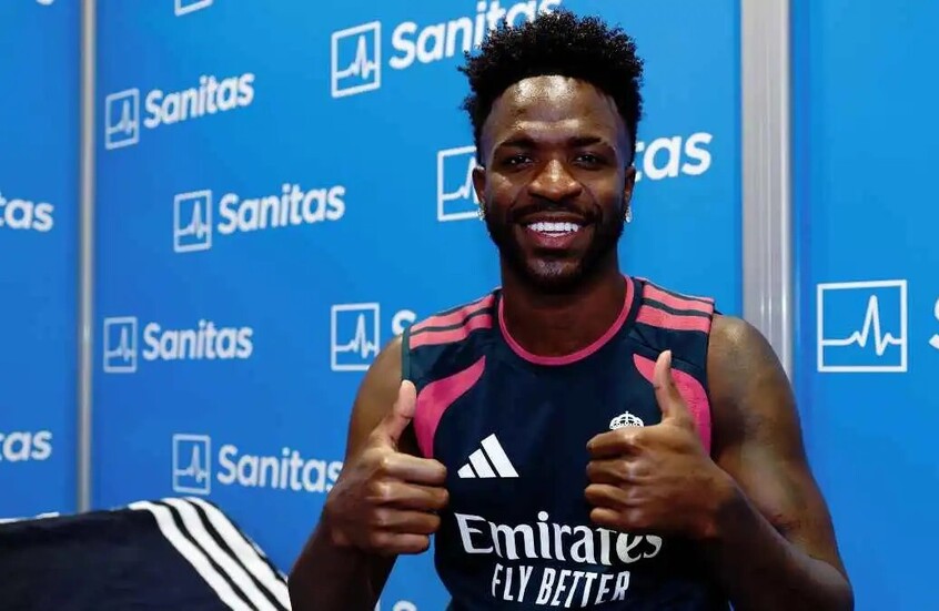 رد فعل فينيسيوس جونيور بعد تجديد عقده مع ريال مدريد (صورة)