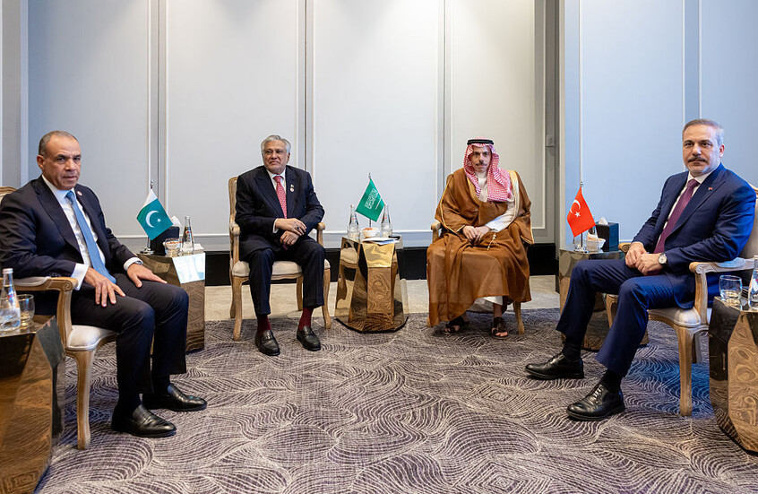 الخارجية الباكستانية: توقيع اتفاقية دفاع مشترك بين باكستان والسعودية وتركيا