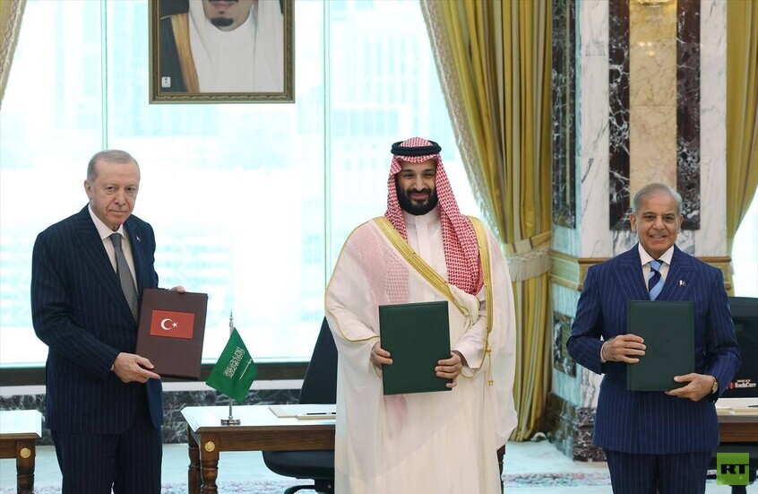 ‏اتفاق مكة للدفاع المشترك: أي هجوم مسلح على أي دولة يعد هجوما على الدول الثلاث جميعها