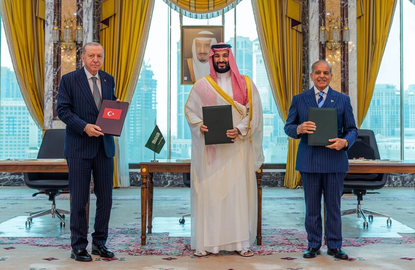 في رسالة بعد "اتفاق مكة المشترك".. رضائي: الاتفاق الورقي مع تركيا وباكستان لن يجلب الأمن للسعودية