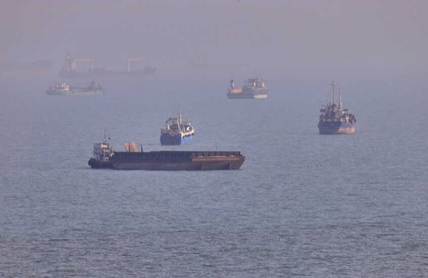 إعلام إيراني: اندلاع حريق في سفينة أخرى بمضيق هرمز