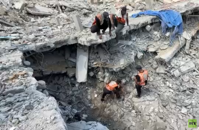 19 جثمانا.. انتهاء عمليات الانتشال من عمارة "كرم" بغزة (فيديو)