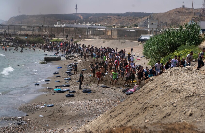 وزير العدل المغربي يطالب بعودة القاصرين المغاربة ويحمل إسبانيا المسؤولية